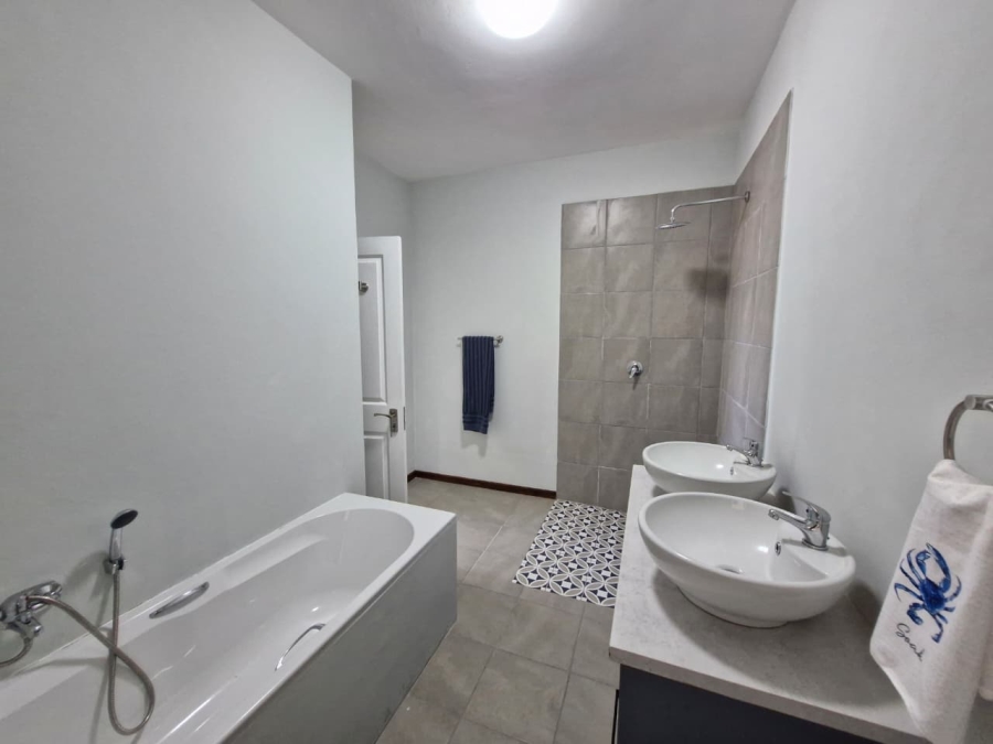 5 Bedroom Property for Sale in Stilbaai Oos Western Cape